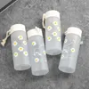 Bottiglie d'acqua Trasparente Piccola bottiglia a margherita glassata creativa senza BPA con tazza portatile in corda