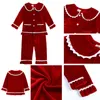 Bijpassende outfits voor gezinnen 2023 Kerstgewaden voor kinderen Pyjama Rood Gouden Fluwelen Jurk Match Jongen Meisje Kerstkostuum Peuter Witer Nachtkleding Pyjama 230826