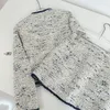 Tweedelige jurk lente Koreaanse hoogwaardige tweed tweedelige set luxe designer jas met lange mouwen A-lijn minirok past vintage outfitstijl 230827