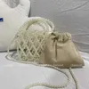 2022 Ny nisch all-match högkvalitativ strand ihålig vävd pärla akrylmaterial mode middag dagligen crossbody väskor för kvinnor