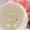 Boucles d'oreilles à tige Fraîcheur d'été : Zircone romantique verte exquise longue - Clip d'oreille polyvalent unique pour un style chic et non conventionnel