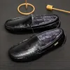 Sapatos de vestido de inverno mocassins masculinos confortáveis planos casuais homens respirável deslizamento de couro macio pelúcia dirigindo pele homem mocassins 230826