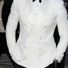 Мужские костюмы Blazers с двойной грудью белое свадебное смокинг 2 кусок Slim Fit Men с черными брюками PROM MALE FADAY COSTUME