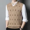 Argyle Casual Con Scollo A V Senza Maniche Gilet Da Uomo Vestiti 2023 Autunno Inverno Nuovo Arrivo Maglione di Lana Lavorato A Maglia Maglia HKD230828