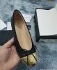 zapatos de diseñador Diseñador de la marca Paris Zapatos planos de ballet negros Zapatos de vestir de mujer con punta redonda de lujo acolchados de cuero genuino sin cordones de bailarina de primavera