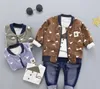 Nuovi completi per giacca per bambini Set per neonati Set di abbigliamento casual cappotto + top + mutanda 3 pezzi Set di vestiti di moda vestito per bambino per ragazzo A004