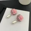 Boucles d'oreilles à clous, Clip d'oreille en perles, fleurs roses, atmosphère de luxe, mode tempérament, Europe et états-unis