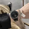 腕時計2023大型ダイヤル女性は、シンプルな大学スタイルのパーソナライズされたレザーベルトクォーツ腕時にムージャードロップを見る