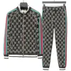 Mens Tracksuit 재킷 두 조각 세트 재킷 재킷 후 까마귀 바지 디자이너 Budge 클래식 스타일 스프링 가을 아웃복 스포츠 세트 정장