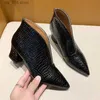Robe pointu en V-Neck Patent Patent Femmes High Heels Printemps polyvalent rétro Chunky Single Chaussures Zapatos de Mujer Black T230828