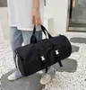 Mode triangel rese väskor nylon handväskor stora kapacitetshållare bär på bagage av hög kvalitet duffelpåsar lyxiga män bagage gentleman handel tygväska