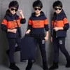 Set di abbigliamento Tuta sportiva Ragazzi Ragazze Bambini Completo Felpa con cappuccio in cotone Felpa con zip Pantaloni Abbigliamento sportivo per bambini Tuta Abbigliamento caldo 3 pezzi Set x0828