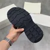 Zapatos planos de suela gruesa para mujer Nuevos pequeños zapatos blancos Diseñador de lujo Zapatos deportivos de cuero para hombre Botas casuales para mujeres para niños niñas Zapatos con caja