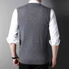 Jacquard 100 Pure Wool Swater kamizelka dla mężczyzn w średnim wieku kamizelka wełniania V-de-dec jesień i zimowy sweter dla mężczyzn HKD230828