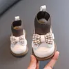 Bottes Chaussettes d'hiver pour bébés filles, bottes avec nœud épais, élégantes et mignonnes, bottes courtes tricotées décontractées, chaussures en cuir verni pour tout-petits filles, L0828