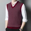 Top Grade New Autum Winter Fashion Brand Designer Sweater Vest Knit Men Pullover V Neck Solid Sleeveless Casual Men's Clothing HKD230828