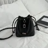 Kvällspåsar mode dragsko hink väska kvinnor litchee mönster crossbody kvinnlig messenger pack damer pu läder axel handväska