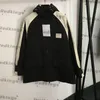 レディースフード付きウィンドブレーカークリエイティブポケットデザイナーコート女性ブランドのアウターウェア冬のコートのためのクリスマスギフト