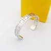 Nouveau bracelet de mode lettre creuse femmes bracelets de créateurs 18 carats marque d'or bijoux de mariage couple cadeau amant bracelets avec boîte