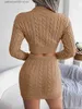 Robe de deux pièces Automne 2018 Tricoté Femmes 2 Pièces Solide Torsadé Col Rond Manches Longues Coupe Pull Enveloppé Hanche Mini Ski Ensemble T230828