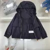 Designer Kids Zipper Coats Color Couleur Enfant Enfant Veste à capuche Taille 100-160 cm Fashion Long Light Light Baby Outwear AUG09 DHGATE001