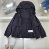 Kids Coats Designer Kids Zipper Coats Color Couleur Enfant Veste à capuche taille 100-160 cm Fashion Long Light Light Thin Baby Outwear