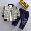 Nouveaux enfants tenue veste costumes ensemble infantile vêtements de sport ensembles manteau + hauts + pantalon 3 pièces ensembles de vêtements de mode tenue de bébé pour garçon A004