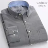 Camisas casuais masculinas 2023 moda manga longa sólida camisa oxford único remendo bolso padrão ajuste colarinho de botão