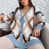 Camisetas de punto para mujer Otoño e invierno Color de contraste para mujer Vneck Chaqueta de punto con botones de manga larga personalizada y moderna 230828