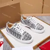 Designer-Schuhe Rote Unterseite Nieten Spikes Sneakers Männer Frauen Trainer Low Cut Wildleder Niet Sneaker Party Hochzeit Lederschuh mit Box 35-46