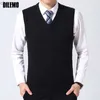 2023 nuovo marchio di moda maglione uomo pullover gilet slim fit maglioni maglieria senza maniche inverno stile coreano abbigliamento casual uomo HKD230828