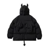 Herrarna ner parkas hip hop parkas män streetwear djävul horns vinge svans designer huva vadderade jackor tjocka varma puffer bubbla rockar med docka 230828