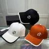 Designer pour hommes et femmes de haute qualité de baseball de haute qualité lettre de canard langue métallique du chapeau de chapeau bouton polyvalent