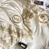 寝具セットシャンパン滑らかなブロケードとエジプトのコットンロイヤル刺繍ラグジュアリーセットレースエッジ布団カバーベッドシート枕カバー