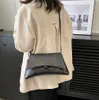 Top klassische schwarze Krokodilmuster Damentaschen Sanduhr-Tasche Schulter-Crossbody-Unterarmtasche Damen-Umhängetaschen mit breitem Riemen Außenhandel