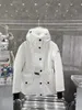 Kanadensiska vinterkvinnors utomhuslång ärm Huva Frankrike Monclair Down Jacket med slipsband, mjuka 90 vita gås ner material, högkvalitativa kontorskläder