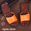 Tofflor kvinnor/män platt stenmassage fotpunkt glider par inomhus icke-halk sandaler hem flip flops unisex hälsoskor