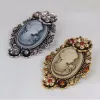 Spilla con cammeo e diamanti in cristallo placcato oro antico in stile vintage