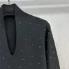 23ss Camicia elegante da donna in maglia Abito firmato Strass Runway Scollo a V Manica lunga in lana Designer Crop Top Abito canotta Elasticità di fascia alta Abito pullover aderente a trapezio