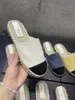 2023 Paris neue Luxus-Designer-Damen-Sneakers, Hausschuhe, Damen-Sandalen, lässige Flats, Laufschuhe, Strandschuhe, niedrige Absätze, Flip-Flops, Damenmode-Schuhfabrik