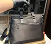 borse da uomo firmate Valigetta Borsa a tracolla da lavoro Borsa a tracolla da uomo di moda Pacchetto per laptop in pelle Borse per computer da uomo Borse da uomo Borsa con portachiavi