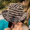 Stingy Brim Hats Nieuw Outdoor Vrije tijd Trendy Merk Western Denim Bucket Hat Heren en Dames Gekleed Rap Gewassen Stiksel Grote Rand Zonnescherm Hoed J230829