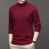 Herrtröjor 2023 Autumn Fashion Light Business Half High Neck Sweater Slim Fit Knit Pullover Bottom