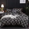 Bettwäsche-Sets Luxus Black Set Queen King Single Full Size Polyester Bettwäsche Bettbezug Modern Bird Plaid Anime mit Kissenbezug 230828