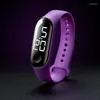 ساعة معصم بسيطة في الهواء الطلق الرياضة LED Digital Watch Men Women Sport Girls Boys يشاهد السيليكون معصم الأطفال