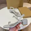 Zapatos de vestir Sandalias de tacón alto para mujer 2023 Banquete grueso de verano Diamante de agua Doble cadena Slim Open Toe Zapatillas planas