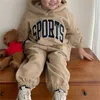 Clothing Sets Autumn Children Set Baby Boy Girls Two Piece Clothes Letters Hoodies Sweatshirts Pant Warm Fleece Lined Leisure Suit 230828