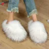 Nouvelles pantoufles d'hiver Slippées à fourrure Ratonon Fox Slides en fausse fourrure Plux Flip Flop Chaussures de pantoufles moelleuses chaudes Femme T230828