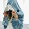 毛布漫画サメの寝袋パジャマオフィスナップサメの毛布カラカル高品質の布人マーメイドショールブランケット子供大人230829