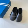 Nya mode tofflor lyxdesigner sandaler brev platt botten strandskor utomhus anti slip skor gummirord avslappnade tofflor mäns och kvinnor inomhusskor